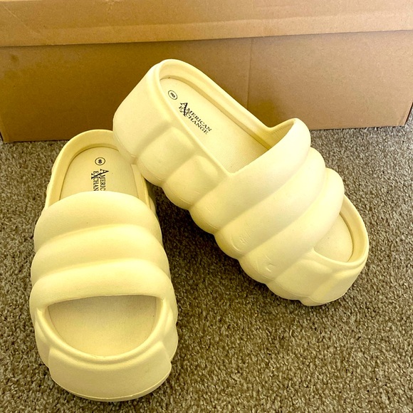 Shoes - Picture 1 of 3